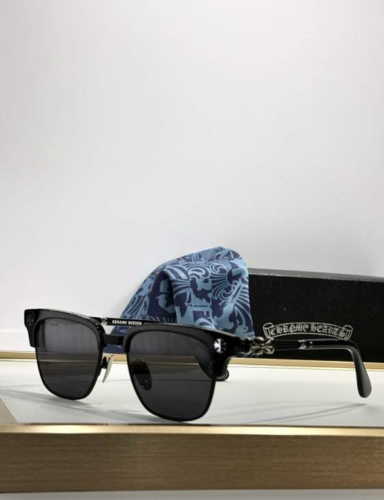 Picture of Chrome Hearts Sunglasses _SKUfw75327075fw